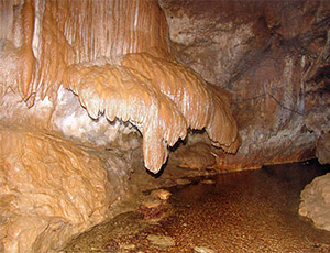 пещера Абрскила